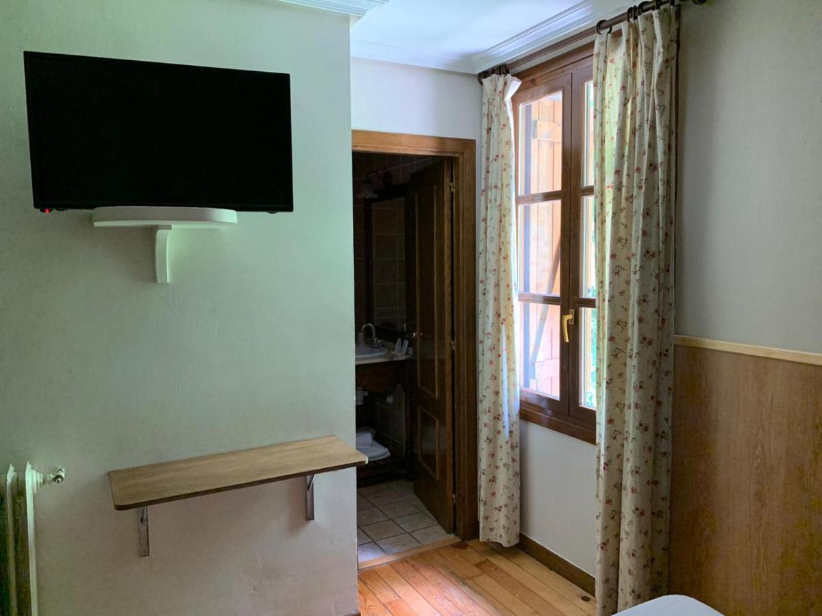 Hotel Charle Jaca Luaran gambar