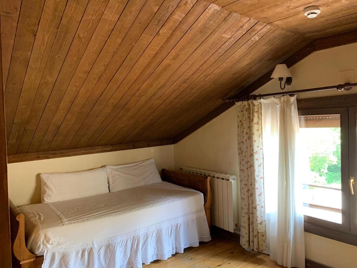 Hotel Charle Jaca Luaran gambar