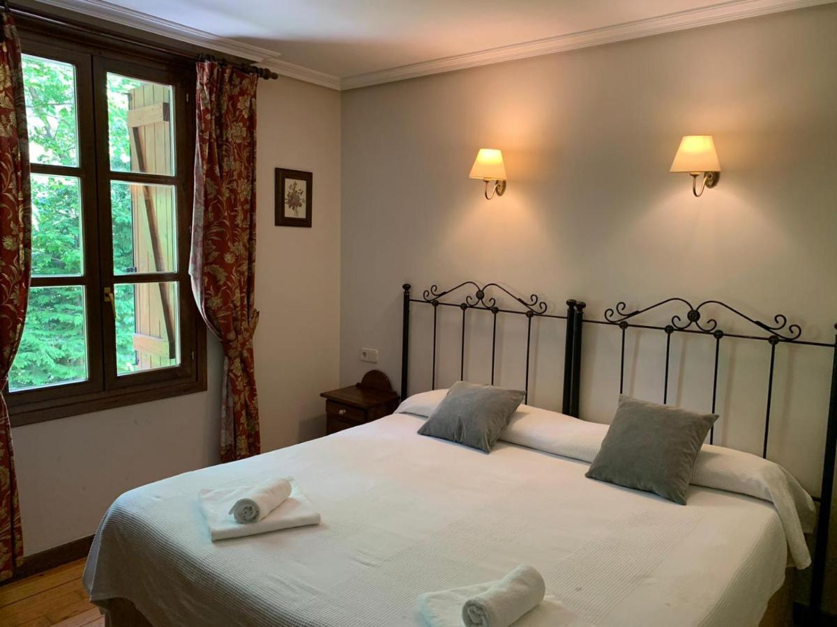 Hotel Charle Jaca Luaran gambar