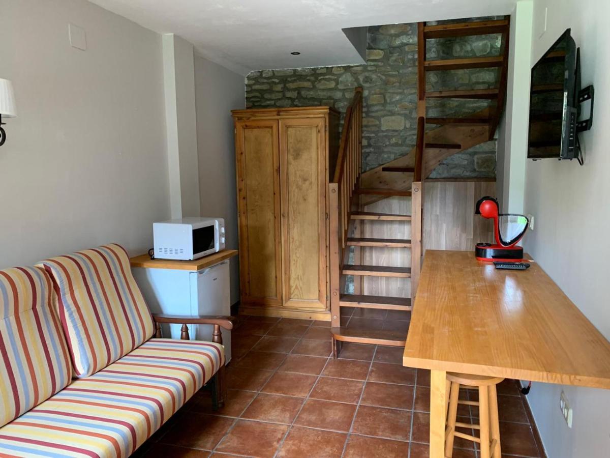 Hotel Charle Jaca Luaran gambar