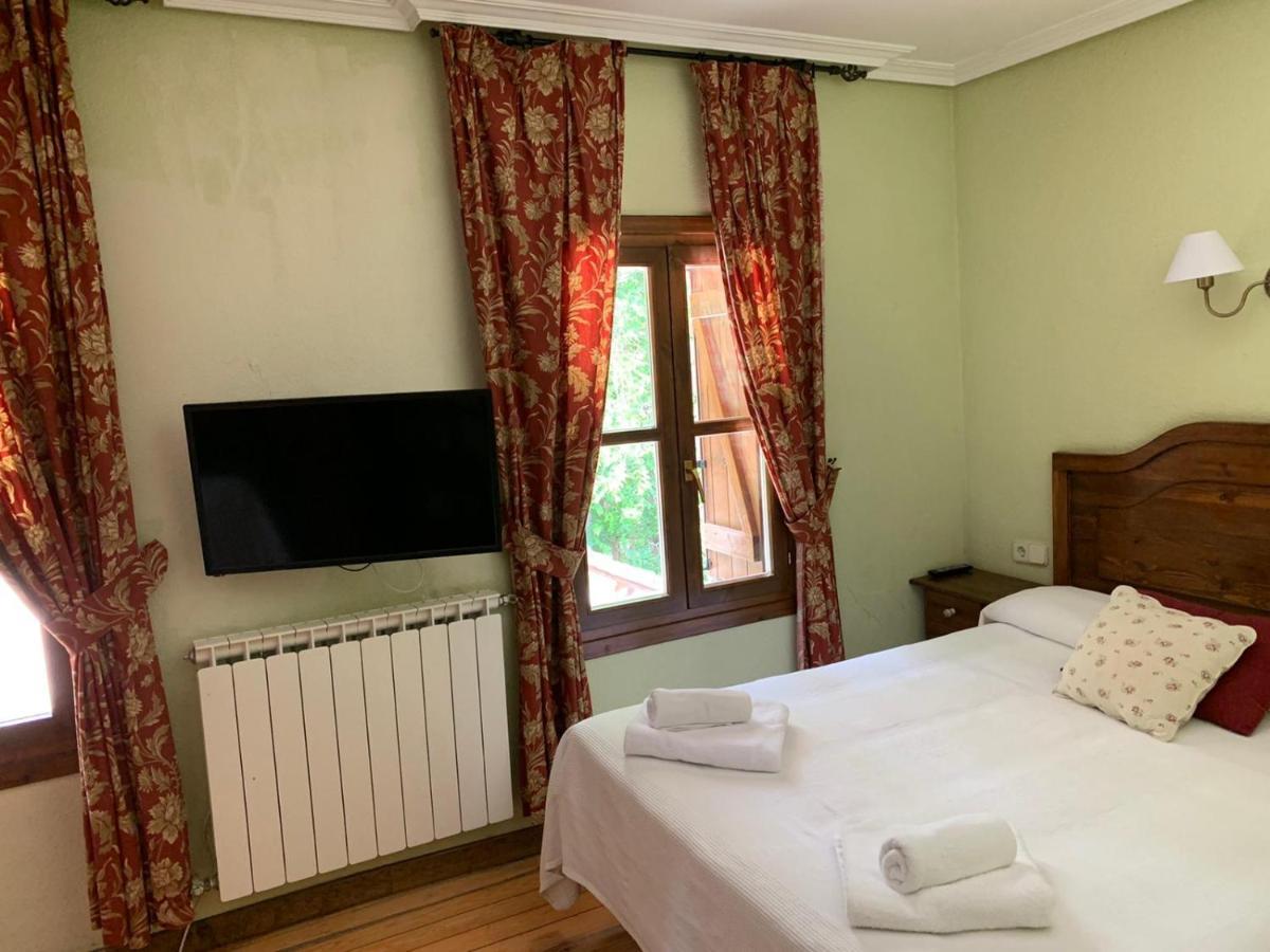 Hotel Charle Jaca Luaran gambar