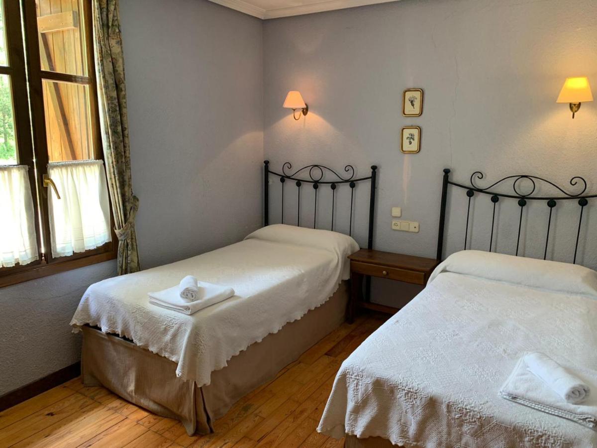 Hotel Charle Jaca Luaran gambar