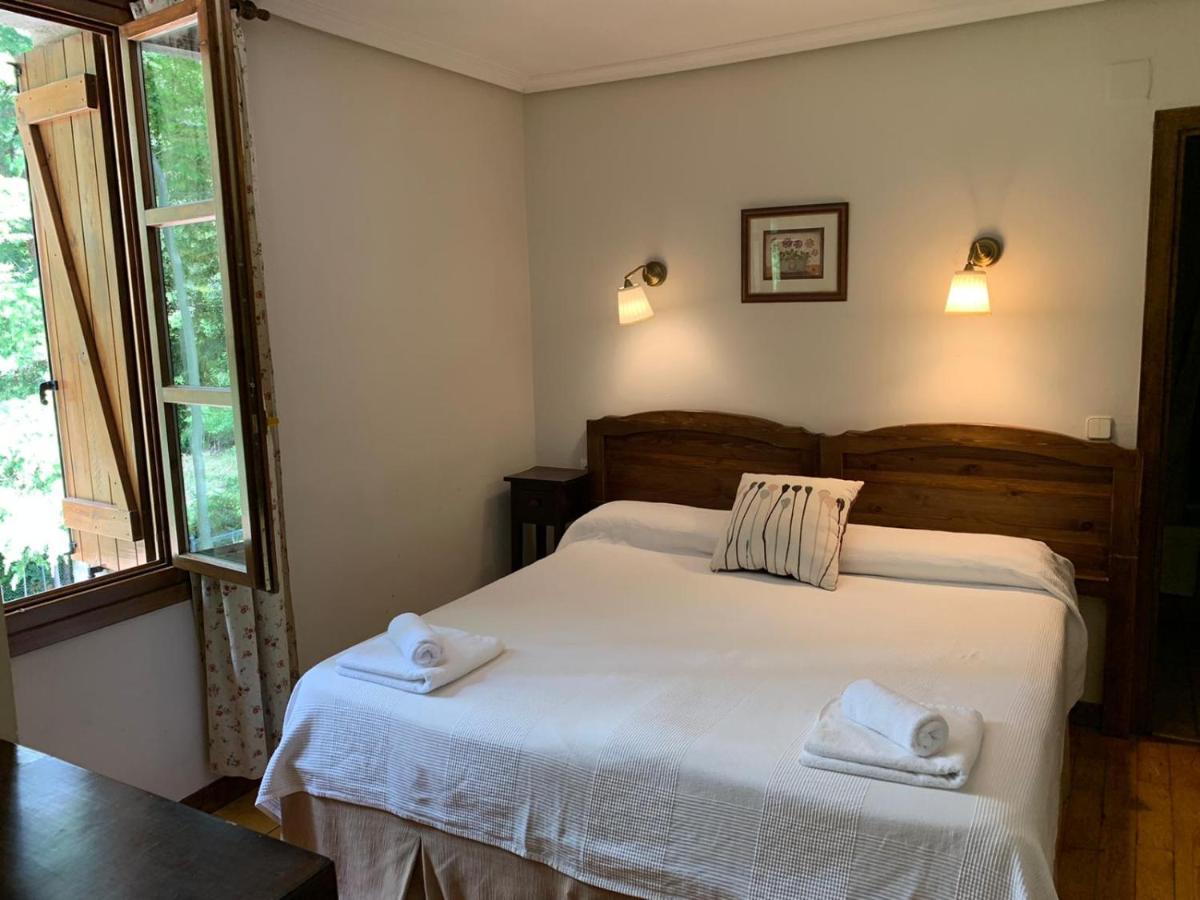 Hotel Charle Jaca Luaran gambar