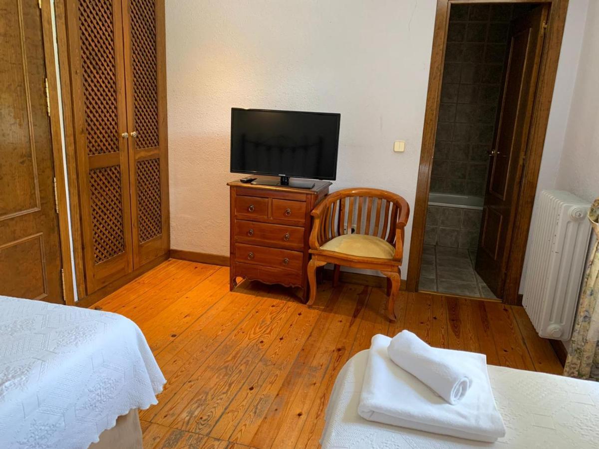Hotel Charle Jaca Luaran gambar