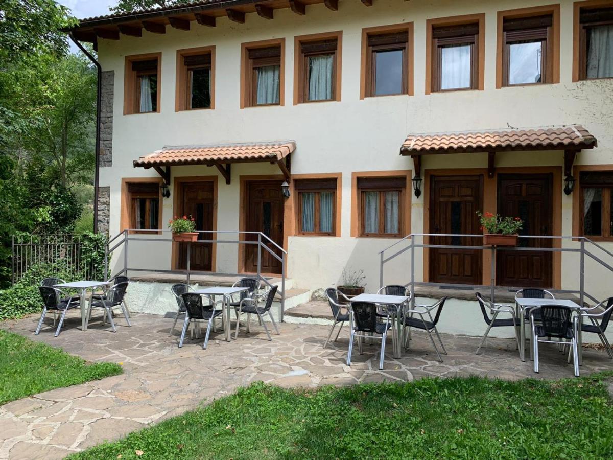 Hotel Charle Jaca Luaran gambar