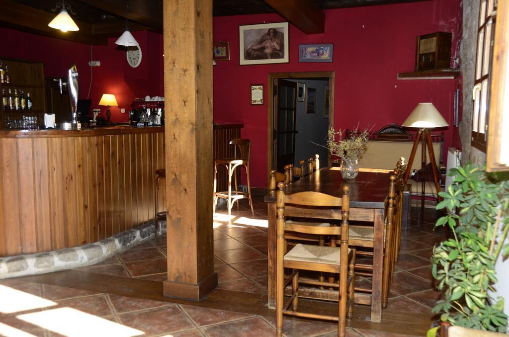 Hotel Charle Jaca Luaran gambar