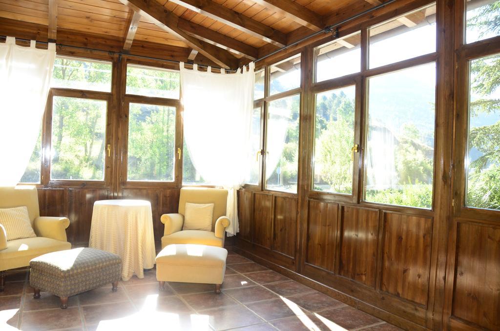Hotel Charle Jaca Luaran gambar