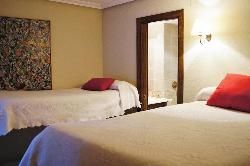 Hotel Charle Jaca Luaran gambar