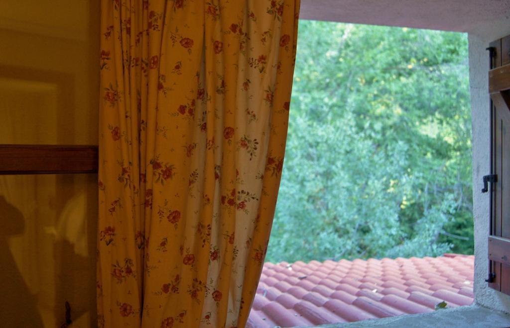 Hotel Charle Jaca Luaran gambar