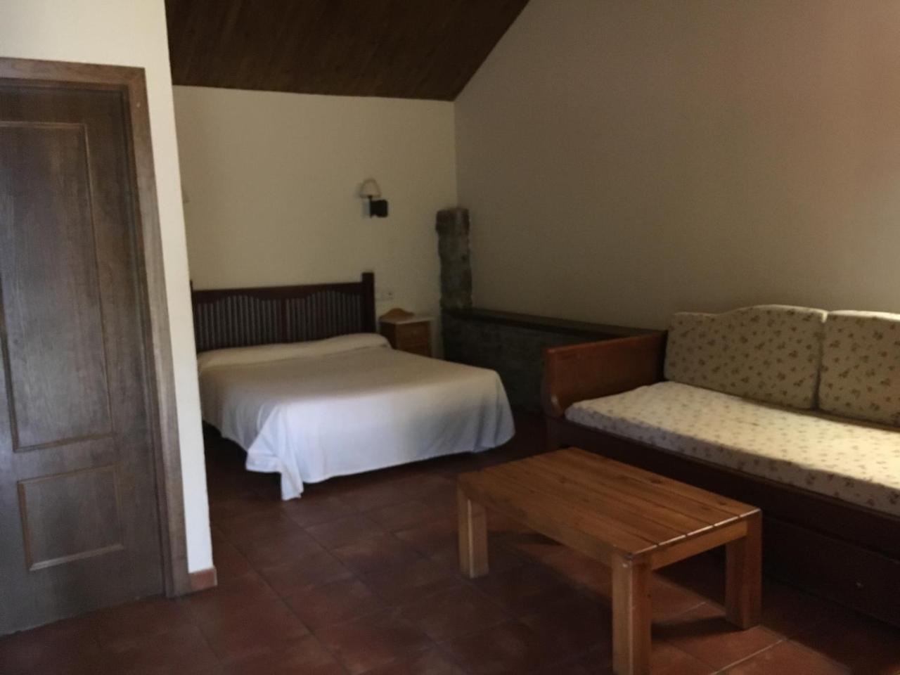 Hotel Charle Jaca Luaran gambar