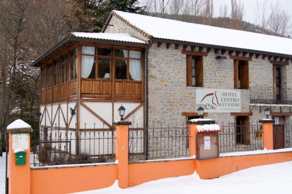 Hotel Charle Jaca Luaran gambar
